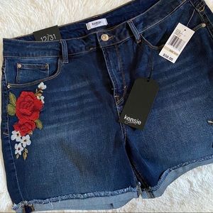 🆓📦 Kensie Rose Embroidered Denim Shorts